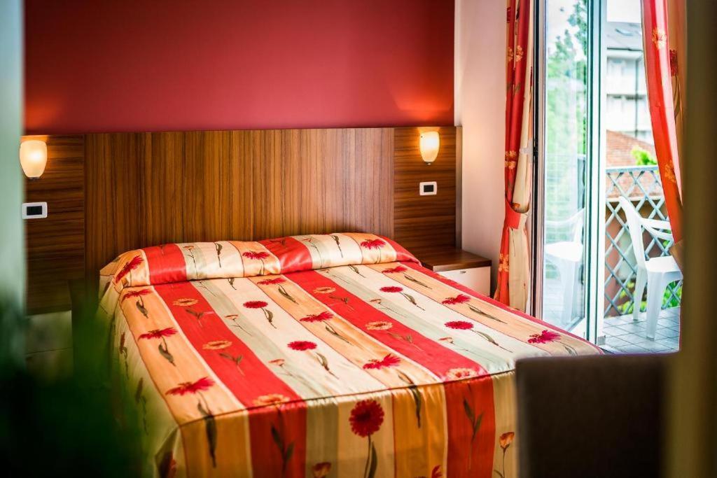 Hotel Vienna リニャーノ・サッビアドーロ エクステリア 写真